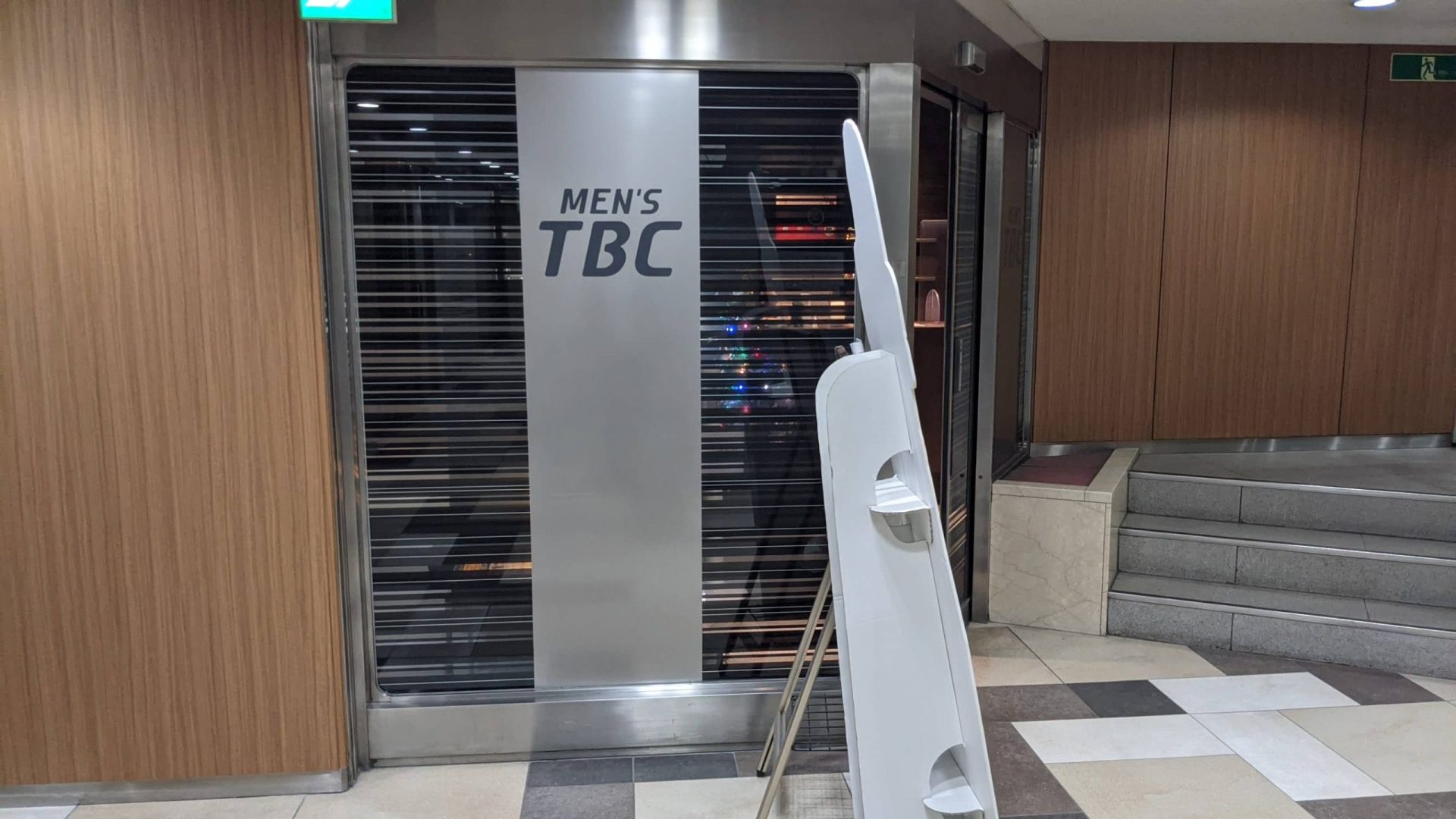 メンズTBC福岡天神店の入口の様子写真